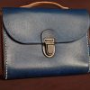 porte-monnaie, l’Écolier, bleu, face, cuir, cuir à tannage végétal, artisanat, l'Âge du Cuir, France
