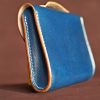 porte-monnaie, l’Écolier, bleu, finition, dos, cuir, cuir à tannage végétal, artisanat, l'Âge du Cuir, France