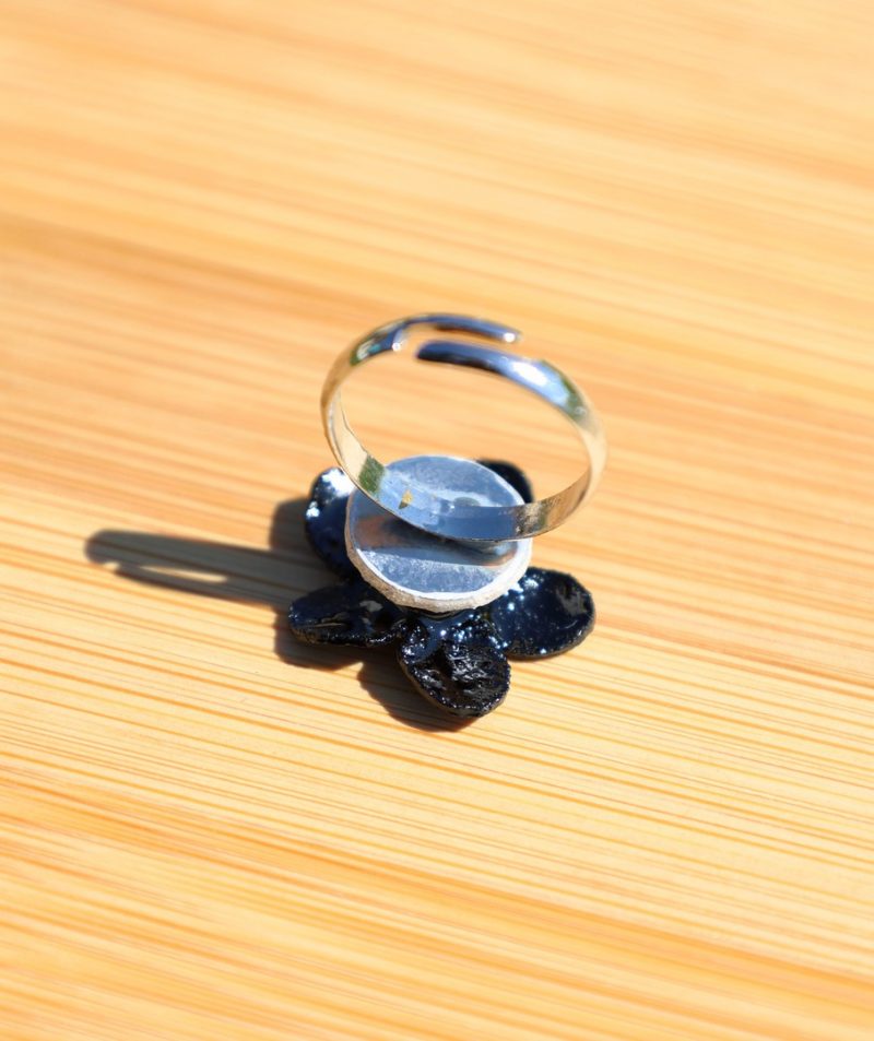 bague fleur adaptable envers, cuir, cuir végétal, l'âge du cuir; maroquinerie artisanale, Dordogne, France