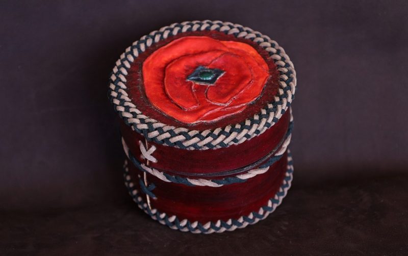 boite à bijoux coquelicot , tannage végétal, l'Âge du Cuir, maroquinerie éthique et responsable, Dordogne, France