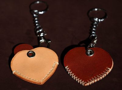 porte-clefs coeur, cuir végétal, l'âge du cuir, maroquinerie artisanale, dordogne, france