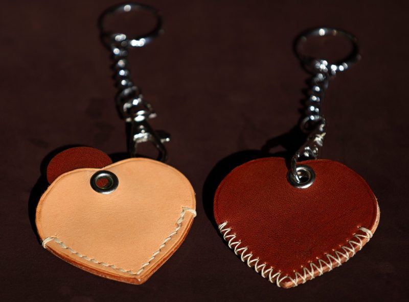 porte-clefs coeur, cuir végétal, l'âge du cuir, maroquinerie artisanale, dordogne, france