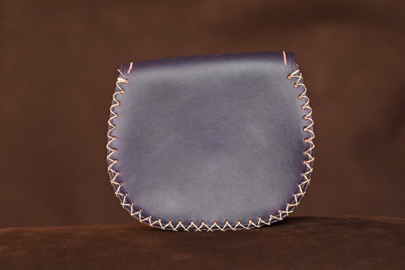 porte-monnaie, escarcelle, violet, dos, médiéval, cuir, cuir à tannage végétal, artisanat, l'Âge du Cuir, France