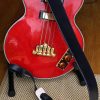 sangle de guitare, rouge, situation, cuir végétal, l'âge du cuir, maroquinerie artisanale, dordogne, france