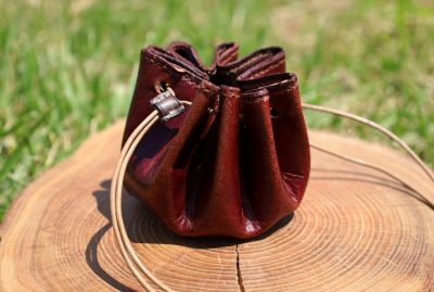 Bourse en cuir médiévale doublée