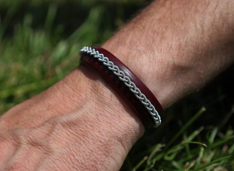 bracelet viking agalas, sami, acajou, cuir végétal, étain, l'âge du cuir, maroquinerie artisanale, dordogne, france