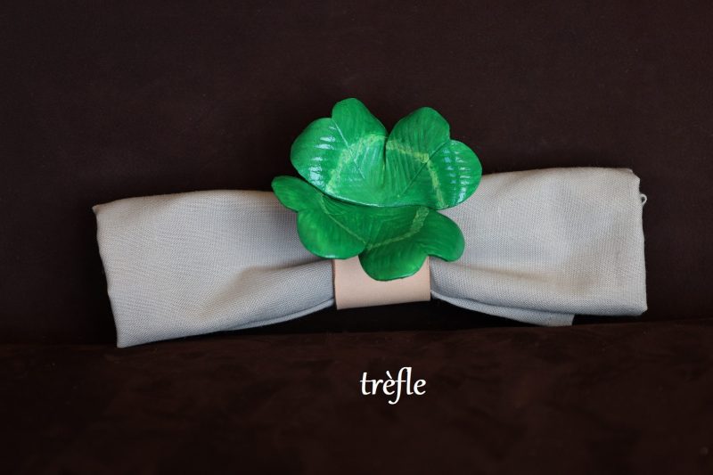 rond de serviette, fleur, trèfle, cuir, cuir à tannage végétal, artisanat, l'Âge du Cuir, France