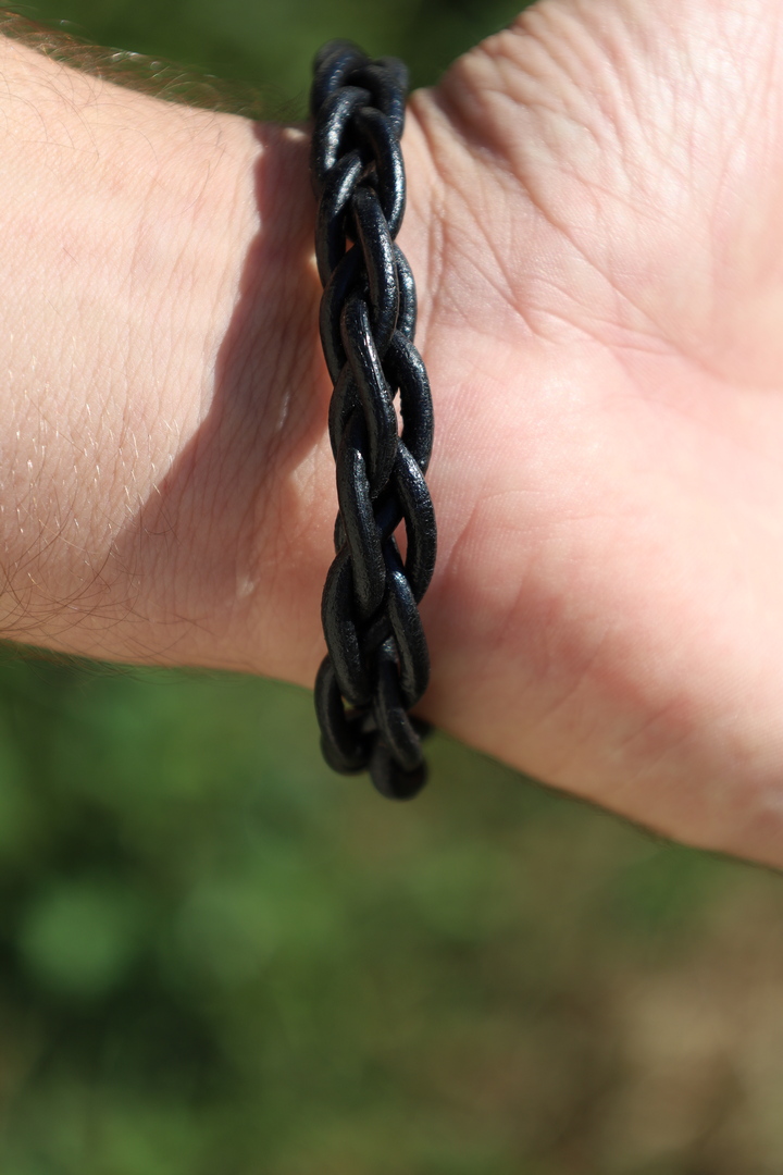 bracelet loup noir, cuir, l'âge du cuir, maroquinerie artisanale, dordogne, france