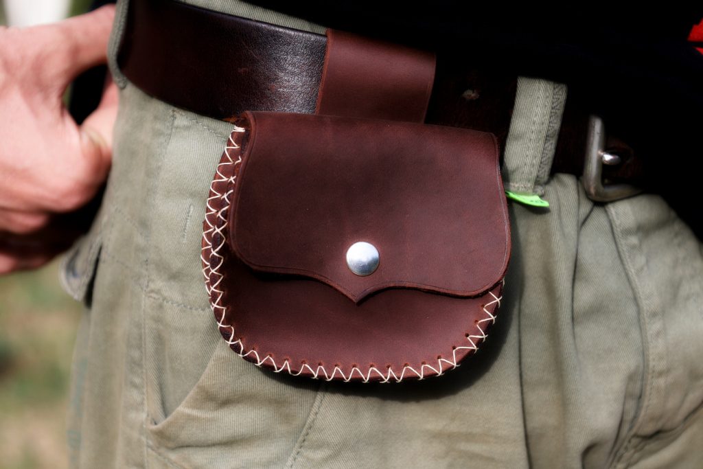 porte-monnaie escarcelle ceinture cuir nourris, cuir végétal, l'âge du cuir, maroquinerie artisanale, dordogne, france