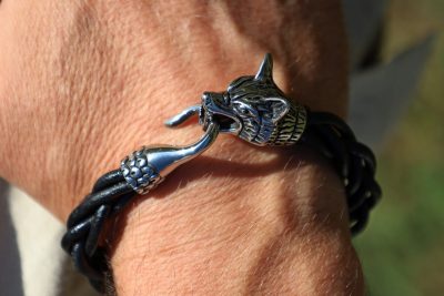 bracelet loup noir brillant, cuir végétal, l'âge du cuir, maroquinerie artisanale, dordogne, france
