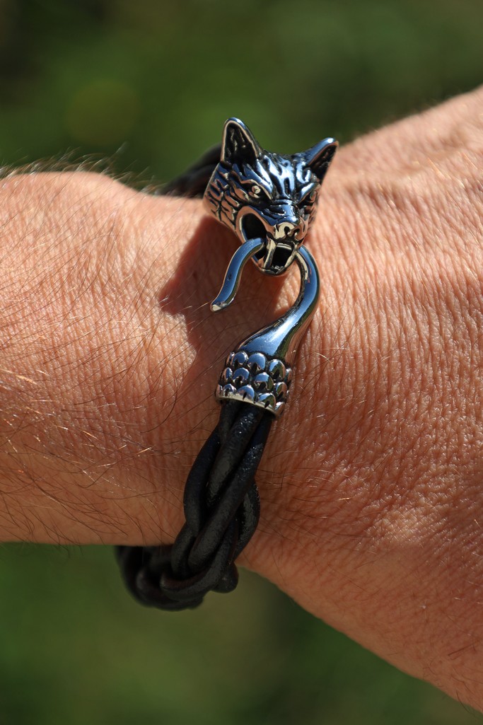 bracelet loup noir brillant, cuir végétal, l'âge du cuir, maroquinerie artisanale, dordogne, france