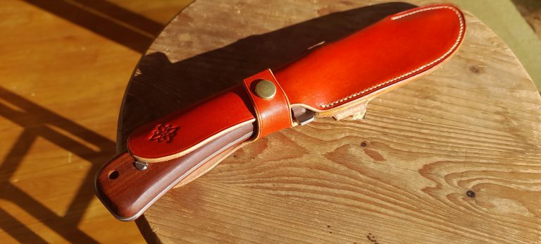 étui à couteau pour couteau décathlon, cuir végétal, l'âge du cuir, maroquinerie artisanale, dordogne, france
