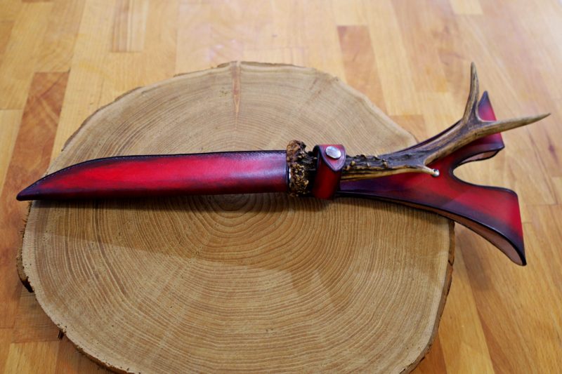 étui à couteau daque chevreuil, cuir végétal, l'âge du cuir, maroquinerie artisanale, dordogne, france