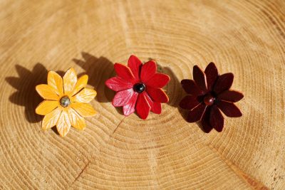 bague grande fleur, cuir végétal, l'âge du cuir, maroquinerie artisanale, dordogne, france