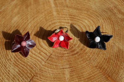 bague fleur étoilée, cuir végétal, l'âge du cuir, maroquinerie artisanale, dordogne, france