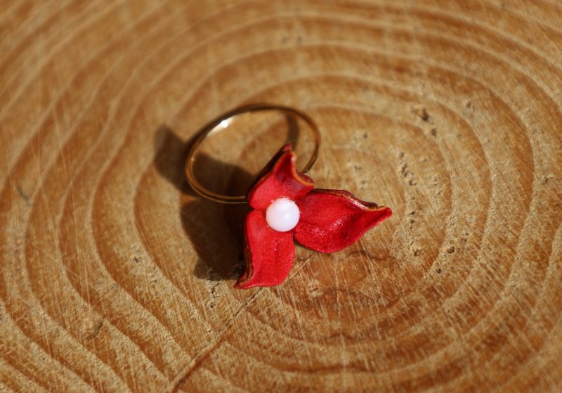 bague fleur 3 pétales, cuir végétal, l'âge du cuir, maroquinerie artisanale, dordogne, france