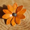 grande fleur marron clair, cuir végétal, l'âge du cuir, maroquinerie artisanale, dordogne, france