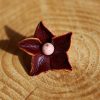 fleur étoilée acajou, cuir végétal, l'âge du cuir, maroquinerie artisanale, dordogne, france