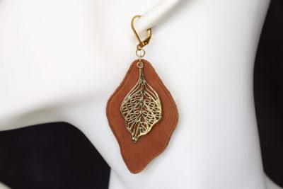 boucle d oreille feuille dentelle marron, tannage végétal, l'âge du cuir, maroquinerie artisanale éthique et responsable, Dordogne, France
