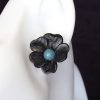 boucle d oreille fleur noir, tannage végétal, l'Âge du Cuir, maroquinerie artisanale éthique et responsable. France, Dordogne