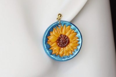 boucle d oreille fleur tournesol bleu, l'âge du cuir, maroquinerie artisanale éthique et responsable, dordogne, france