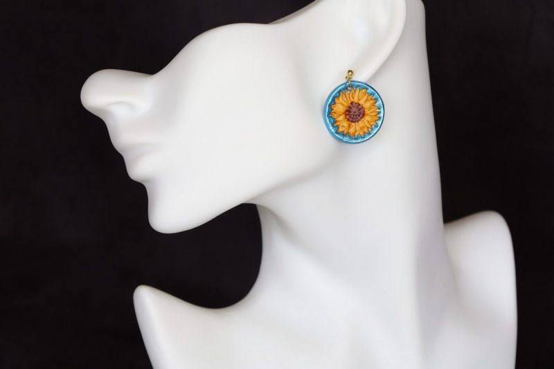 boucle d oreille fleur tournesol bleu, l'âge du cuir, maroquinerie artisanale éthique et responsable, dordogne, france