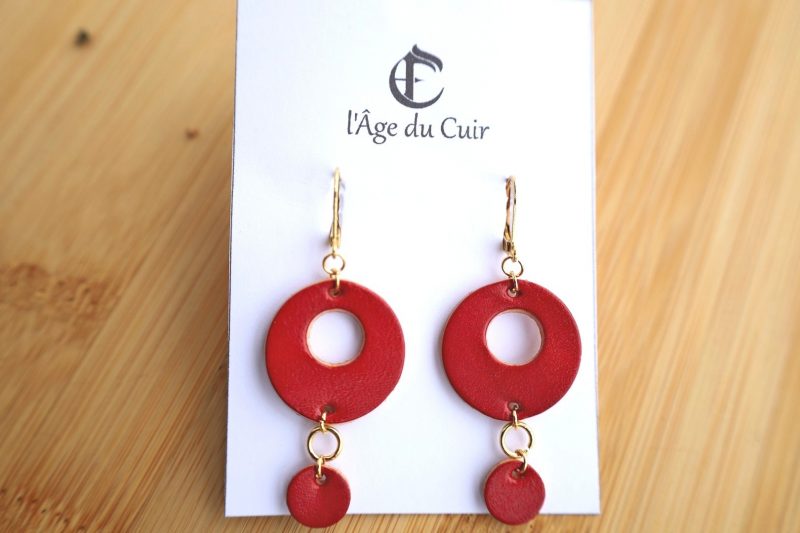 boucles d'oreilles 2 ronds rouges, cuir végétal, l'âge du cuir, maroquinerie artisanale, dordogne, france