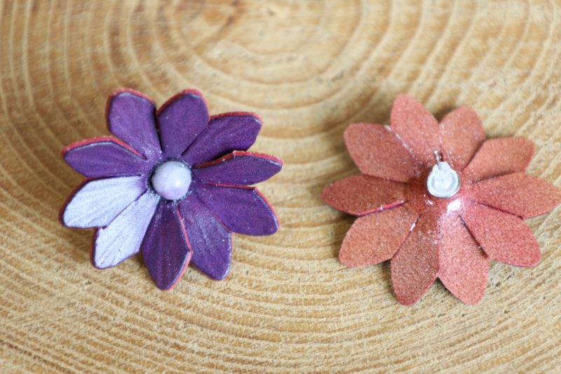 boucles d'oreilles grande fleur violet, cuir végétal, l'âge du cuir, maroquinerie artisanale, dordogne, france