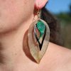 boucles d'oreilles grandes feuilles vert et noir, cuir végétal, l'âge du cuir, maroquinerie artisanale, dordogne, france