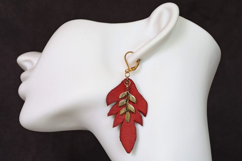 boucle d oreille rouge, tannage végétal, l'âge du cuir, maroquinerie artisanale éthique et responsable, dordogne, france