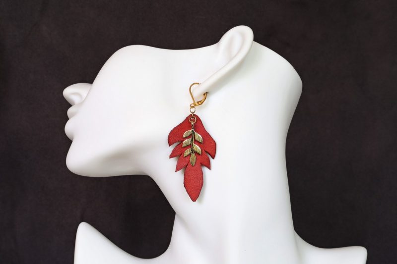 boucle d oreille feuille, tannage végétal, l'âge du cuir, maroquinerie artisanale éthique et responsable, dordogne, france