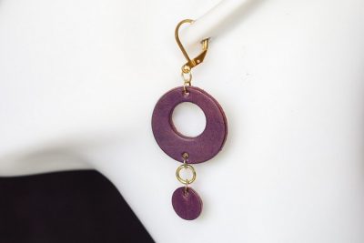 boucles d'oreilles pendantes violet 2 ronds, l'âge du cuir, maroquinerie artisanale éthique et responsable, dordogne, france