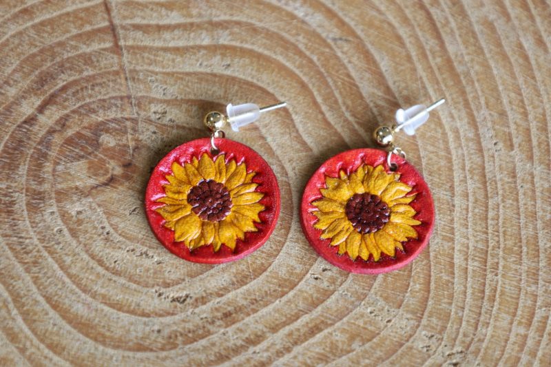 boucle d'oreille tournesol, cuir végétal, l'âge du cuir, maroquinerie artisanale, dordogne, france