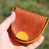 porte-monnaie fer à cheval marron et jaune, cuir végétal, l'âge du cuir, maroquinerie artisanale, dordogne, france