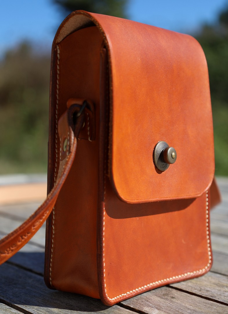 sacoche, cuir végétal, l'âge du cuir, maroquinerie artisanale, dordogne, france
