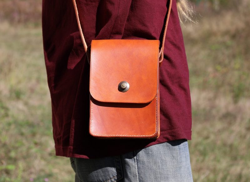 sacoche, cuir végétal, l'âge du cuir, maroquinerie artisanale, dordogne, france