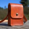 sacoche homme l'intemporelle, tannage végétal, l'âge du cuir, maroquinerie artisanale éthique et responsable, dordogne, france