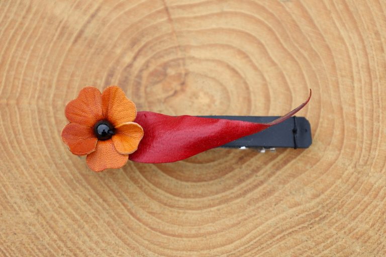 barrette fleur orange feuille rouge,cuir végétal, l'âge du cuir, maroquinerie artisanale, dordogne, france