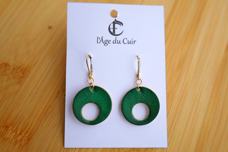boucles d'oreilles rond vert, cuir végétal, l'âge du cuir, maroquinerie artisanale, dordogne, france