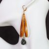 boucles d'oreilles pendantes jaune triangle nacre noire, tannage végétal, l'âge du cuir, maroquinerie artisanale éthique et responsable, dordogne, france
