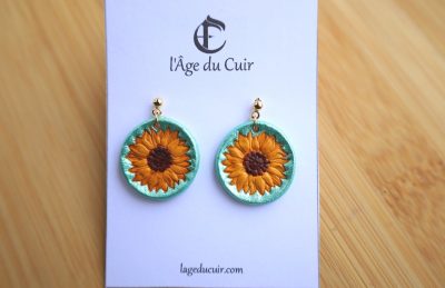 boucles d'oreilles tournesol turquoise, cuir végétal, l'âge du cuir, maroquinerie artisanale, dordogne, france
