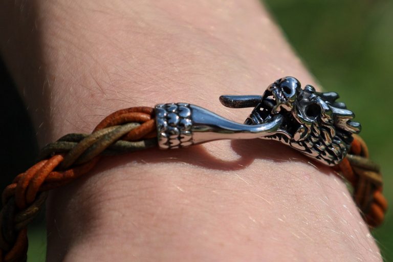 bracelet dragon, cuir végétal, l'âge du cuir, maroquinerie artisanale, dordogne, france