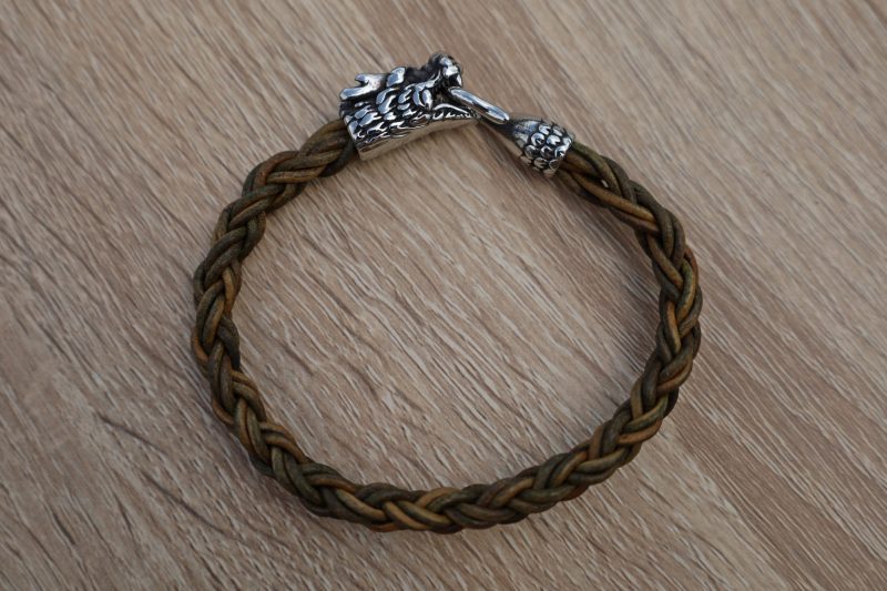 bracelet dragon vert, cuir végétal, l'âge du cuir, maroquinerie artisanale, dordogne, france