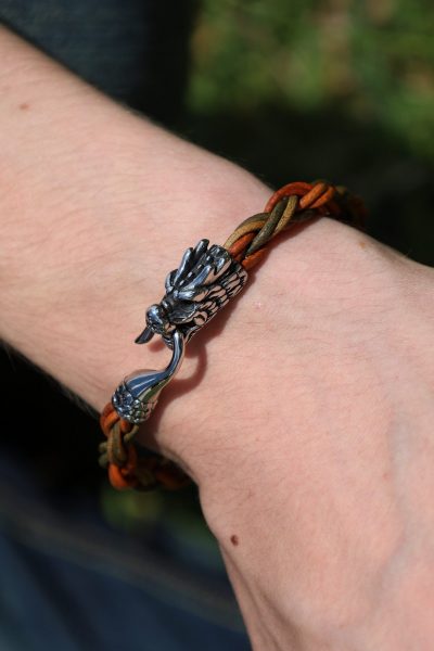 les bracelets tressés avec animal en inox