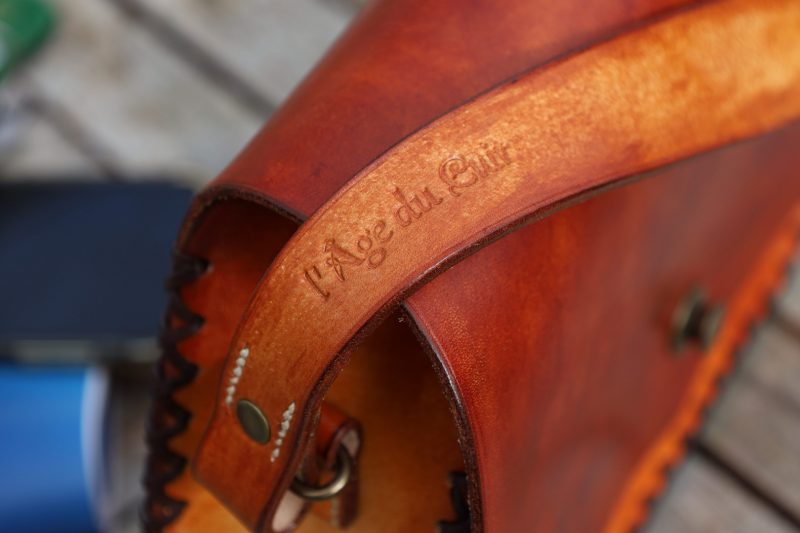 sac à main bandoulière médiéval, cuir végétal, l'âge du cuir, maroquinerie artisanale, dordogne, france