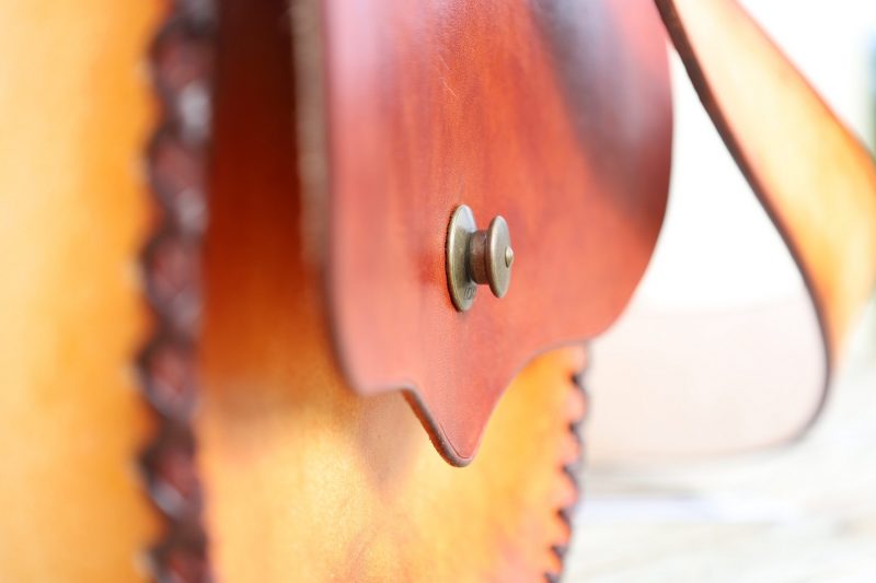 sac à main bandoulière médiéval, cuir végétal, l'âge du cuir, maroquinerie artisanale, dordogne, france