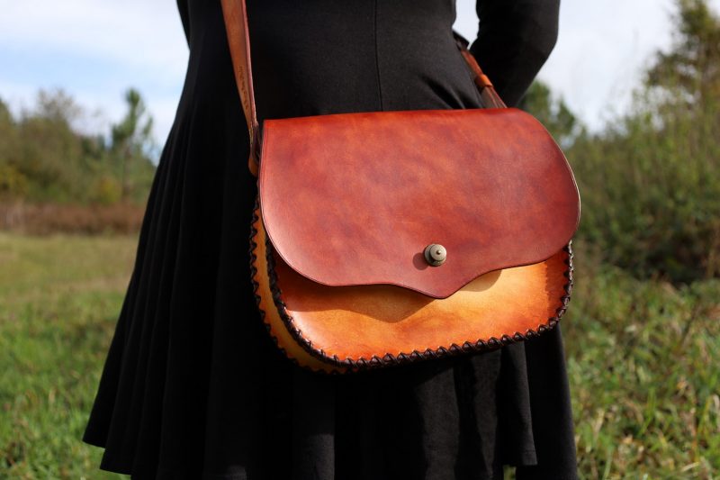 sac à main bandoulière médiéval, cuir végétal, l'âge du cuir, maroquinerie artisanale, dordogne, france