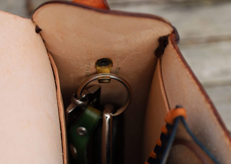 sac à main bandoulière médiéval, cuir végétal, l'âge du cuir, maroquinerie artisanale, dordogne, france