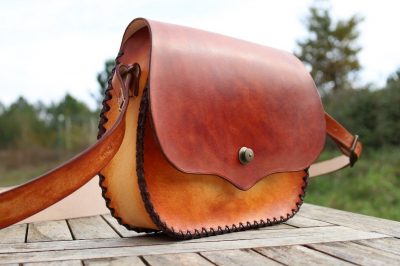 sac à main bandoulière médiéval, pour femme, tannage végétal, l'âge du cuir, maroquinerie artisanale éthique et responsable, dordogne, france
