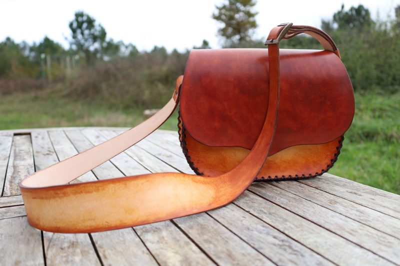 sac à main bandoulière médiéval, cuir végétal, l'âge du cuir, maroquinerie artisanale, dordogne, france